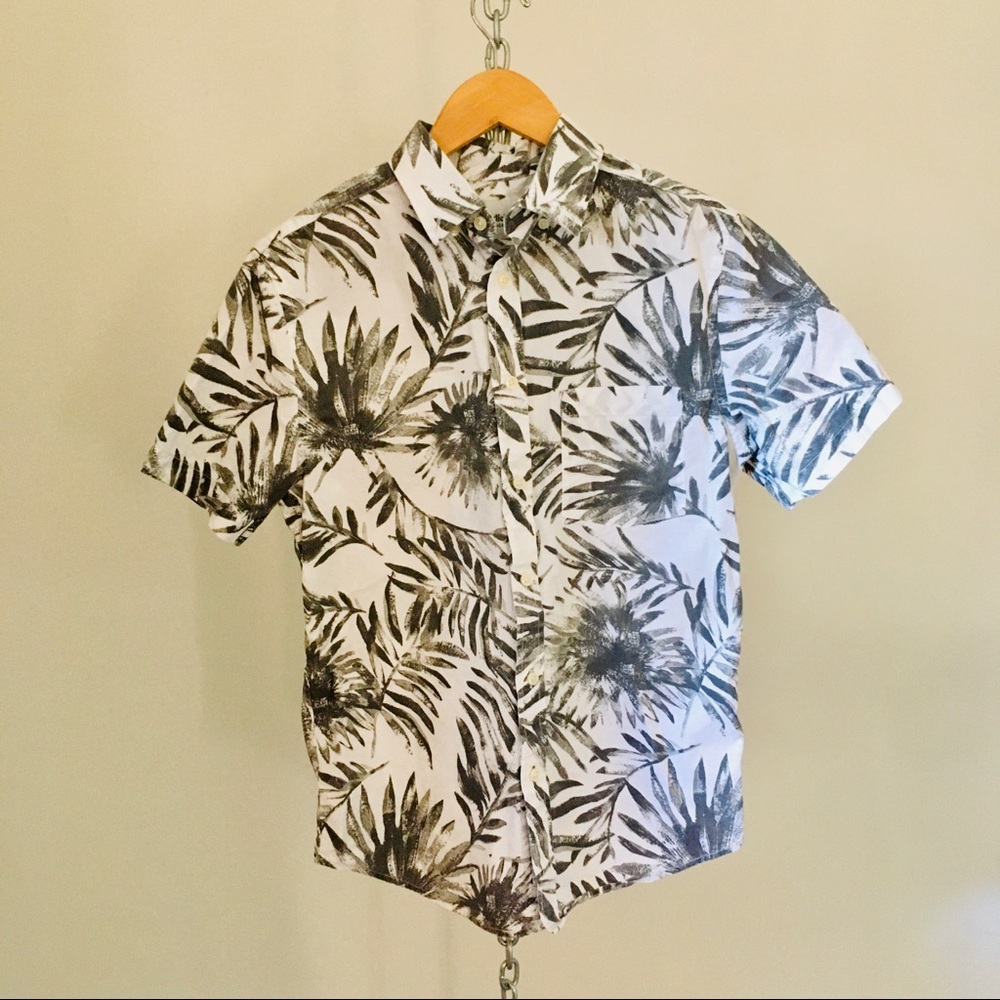 Goodfellow Leaf Pattern Button Down Shirt